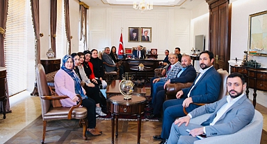 İnsan İçin Umut Derneği'nden İzmir Valisi Yavuz Selim Köşger'e ziyaret