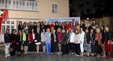 İZİKAD'dan aydınlık yarınlara ödül