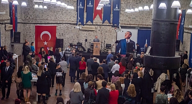 İzmir Büyükşehir Belediye Başkanı Tunç Soyer: İzmir eğitimde de Türkiye’ye örnek olmak zorunda