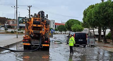 İZSU ve itfaiye ekipleri yağış nöbetinde