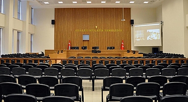 Kapatılan Zaman gazetesi yazarlarına hapis cezası