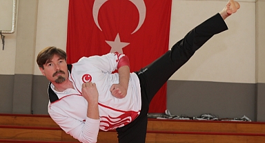 Gaziemir Belediyesi Taekwondo Antrenörü Volkan Yalçınkaya Türkiye Şampiyonu