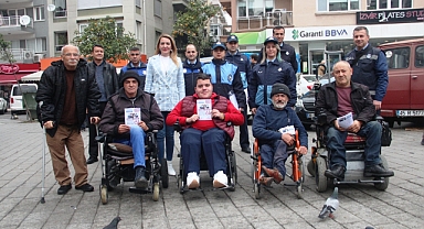 Konak’ta engelsiz yol için yürüdüler