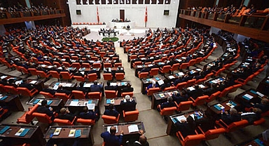 AK Parti'nin 'torba kanun teklifi' Meclis'e sunuldu