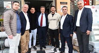 Başkan İduğ Yeşilova’da esnafla kucaklaştı