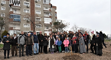 Bornova’da ağaç sahiplendirme