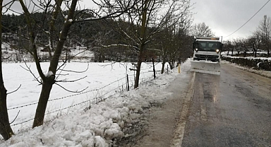 İzmir’in yüksek kesimlerinde karla mücadele başladı