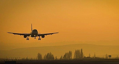 Depremden sonra Gaziantep ve Kahramanmaraş havalimanları sivil uçuşlara kapatıldı