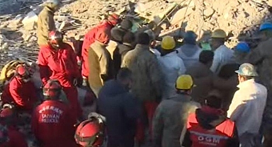 Depremin 9. gününde umutlar bitmiyor! 18 yaşındaki Muhammed Cafer Çetin için ekipler seferber oldu