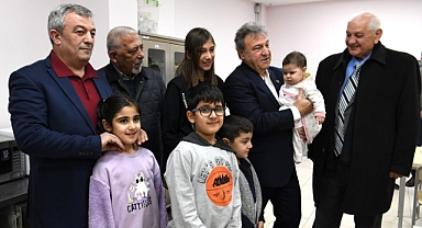 Depremzede çocuklara oyuncak ve kitap