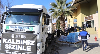 Efes Selçuk Belediyesi'nden deprem bölgesine ekmek ve sıcak yemek