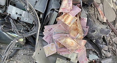 Ekipler deprem enkazında buldu: Para dolu banka kasası ve ATM yetkililere teslim edildi