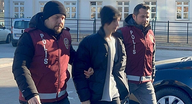 Enkaz altındakileri arayıp dalga geçen şahıs tutuklandı