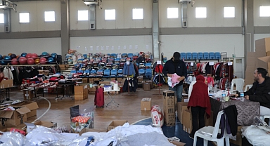 Menderes Belediyesi depremzedelerin yanında