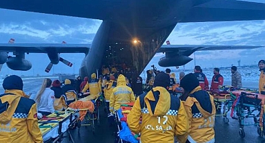 Yaralı depremzedeler Malatya'dan uçakla İstanbul'a getirildi