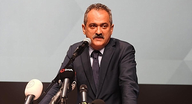 Bakan Özer duyurdu: Öğretmenlerin zorunlu çalışma yükümlülüğü bir yıl ertelendi