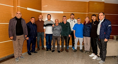 Bornova Belediyesi’nden depremzedelere arıcılık kursuyla terapi