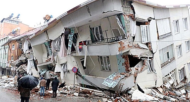 Deprem bölgesinde yıkılan binalarla ilgili 298 tutuklama