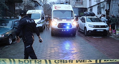 Eşini 15 yaşındaki kızının gözü önünde öldürüp, kendini vurdu