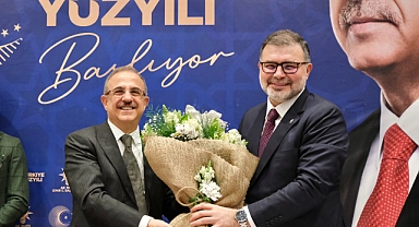 Ak Parti İzmir'de devir teslim töreni: Yeni Başkan Bilal Saygılı oldu
