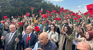 Kılıçdaroğlu, Anıtkabir'i ziyaret etti