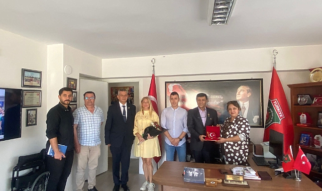 İzmir Büyükşehir belediye Başkanlığı Halkla ilişkiler Şube Müdüresi Engin Elif Özkan'dan Türkiye Harp Malulü Gaziler, Şehit Dul ve Yetimleri Derneği İzmir Şubesi'ne ziyaret