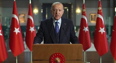 Erdoğan: Tüm vatandaşlarımızı evlerini, dükkânlarını ve arabalarını Türk bayraklarıyla süslemeye davet ediyorum