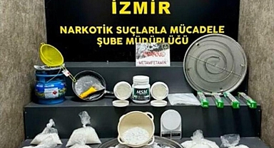 İzmir'de 9 kilo 320 gram metamfetamin ele geçirildi