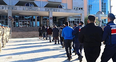 Yunanistan'a kaçarken yakalanan 10 şüpheli tutuklandı
