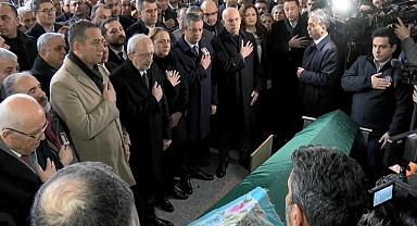 CHP lideri Özgür Özel, Ankara Milletvekili Dinçer'in annesinin cenazesine katıldı