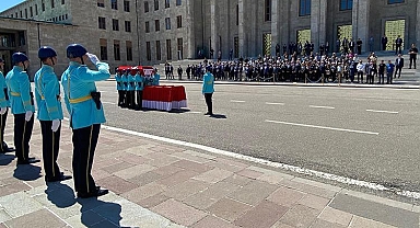 Eski Dışişleri Bakanı Yaşar Yakış için TBMM'de tören