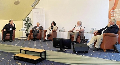 ‘Nobel’li fizikçilerle aynı sahnede