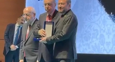 Erdoğan’dan İzmirli İş İnsanı Nazım Torbaoğlu’na Anlamlı Plaket