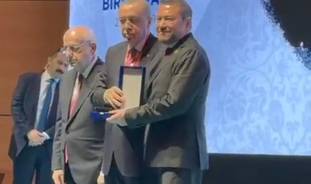 Erdoğan’dan İzmirli İş İnsanı Nazım Torbaoğlu’na Anlamlı Plaket