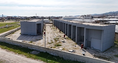 AK Partili Meclis Üyesi Sebahattin Güzel, Bergama'da atıl bırakılan sebze halini sordu