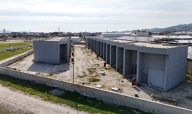 AK Partili Meclis Üyesi Sebahattin Güzel, Bergama'da atıl bırakılan sebze halini sordu