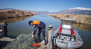 Işıklı Barajında kaçak avcılığa geçit yok 5 bin metre ağ ele geçirildi
