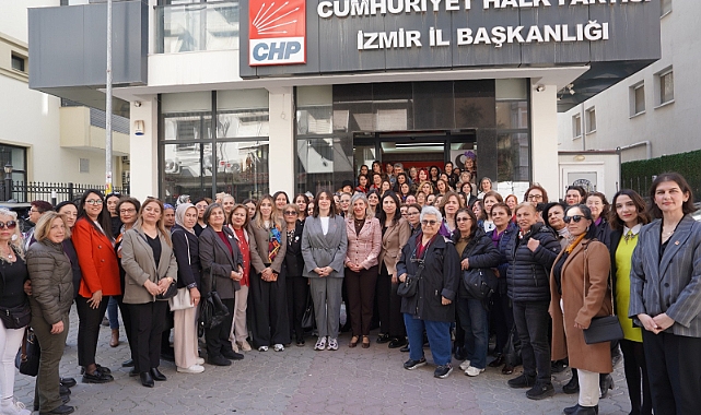 İzmir'de yüzlerce kadın CHP'ye üye oldu 