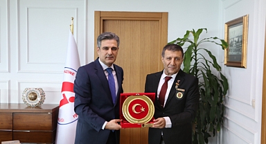 Türkiye Harp Malülü Gaziler Şehit Dul ve Yetimleri Derneği İzmir İl Başkanlığı heyeti Defterdarlığı ziyaret etti