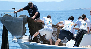 Bodrum'da deniz temizliği: 2 bin metrekare hayalet ağ çıkarıldı