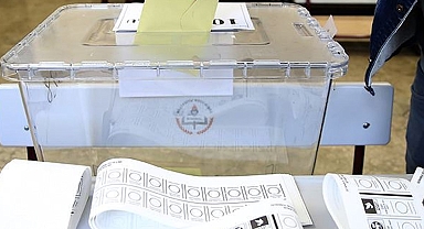 Üç şehirde oy verme işlemi başladı: 27 parti yarışıyor