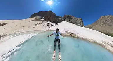 2 bin 500 metre rakımdaki buzul gölünde kayak