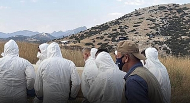 Görüntüler Türkiye'den... Hastalık bulaştı, 15 gün içerisinde hayatını kaybetti, cenazesine koruyucu kıyafetlerle geldiler