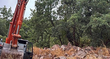 İş makinesiyle define kazısı: Suç üstü yakalandılar