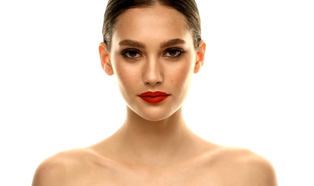 LARUV'DAN TÜRKÇE MÜZİK PİYASASINA GÜÇLÜ BİR MERHABA: "ÇİÇEKLİ BAHAR"