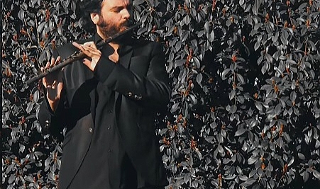 RETROBÜS'TEN VOLKAN KONAK'A SAYGI DURUŞU