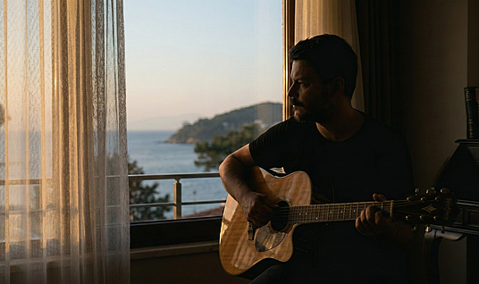 CEM SÖZER'DEN DUYGUSAL BİR MAXİ SİNGLE: "AFFEDER MİSİN?" YAYINDA